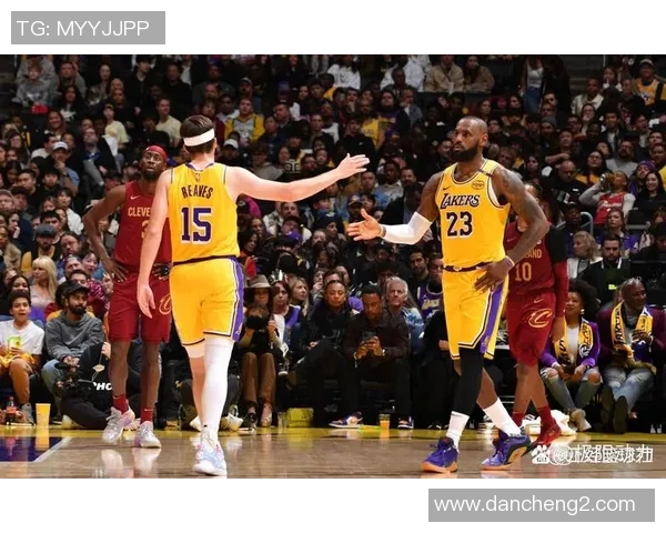 詹姆斯连续5场比赛砍下30+，率领湖人取得五连胜