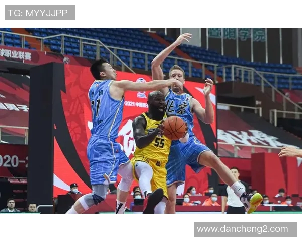 约翰-埃格伯努在CBA赛场上实力横扫，被誉为新一代希望之星