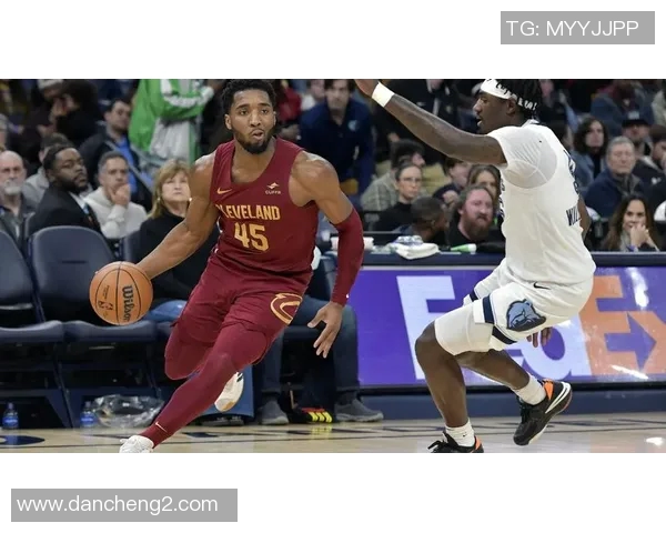 勇士队在激烈对决中以108分战胜灰熊队展现强大实力